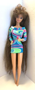 Barbie Mattel Totally Hair 1991 morena pelo largo con traje y anillo 1117 - Imagen 1 de 6