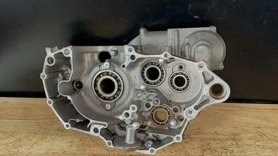 Cubierta del cárter del lado derecho Yamaha YZ450F YZ450 2006-2009 Foto 1 de 4