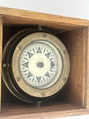 Brújula cardán de latón náutico estilo vintage en caja de madera Foto 1 de 4