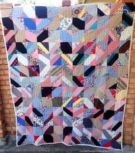 Antique FARM HOUSE PATCHWORK QUILT Hand PIECED & Hand STITCHED Feedsack Fabric - Picture 1 of 10