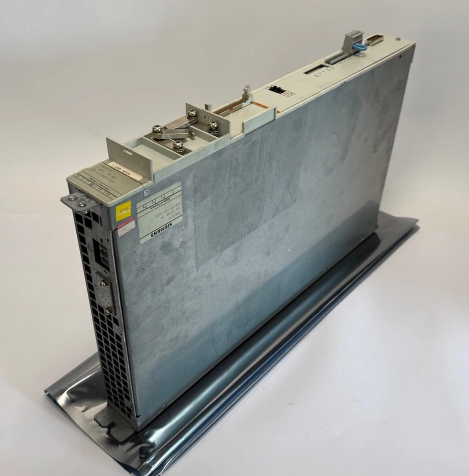 Servoaccionamiento Siemens 6SN1130-1AD11-0CA0 6SN1123-1AA00-0CA0 6SN1118-0AD11-0AA0 Foto 1 de 4