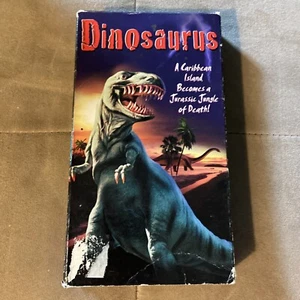 Dinosaurus VHS Movie Vintage 1997 Cult SYFY Movie Classic - Foto 1 di 5
