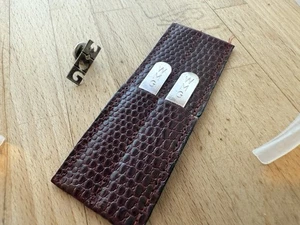 Prendedor de solapa con monograma estuche de plata esterlina Doskow de refuerzo de cuello vintage WMG - Imagen 1 de 3