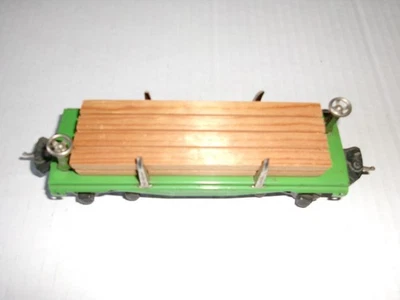 Lionel Prewar # 2651 Flatcar with wood. - Image 1 of 3