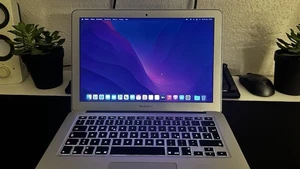 Apple MacBook Air 2017, 13,3 Zoll, 128 GB SSD, 8 GB RAM - Bild 1 von 7