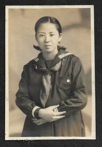 Original WW2 Japanese Photo School Girl Uniform Badge Japan WWII - Picture 1 of 1