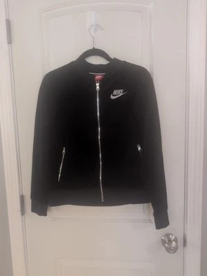 Nike Sportswear NSW Mujer Talla M CHAQUETA NEGRA DE TERCIOPELO CON CREMALLERA PLATEADA 921149 010  Foto 1 de 4