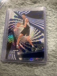 2023-24 Panini Revolution - Novatos Victor Wembanyama #104 Invierno (RC) - Imagen 1 de 2