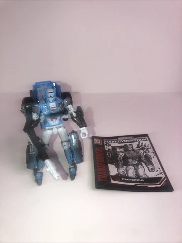 Chromia Deluxe War for Cybertron Trilogy - Netflix Transformers Cover