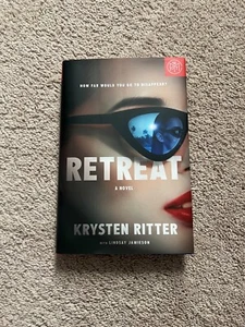 BOTM Retreat Krysten Ritter Hardcover Buch Thriller - Bild 1 von 3