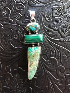 Artisan Old Southwest Chrysocolla, Malachite, Turquoise Totem Claw Pendant 3" - Foto 1 di 5