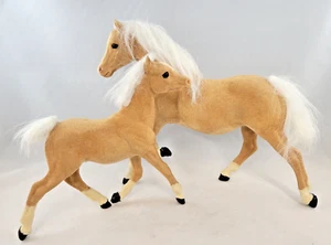 Breyer Flocked Palomino Running Yegua and Poal 1984 JC Penney (2) - Imagen 1 de 13