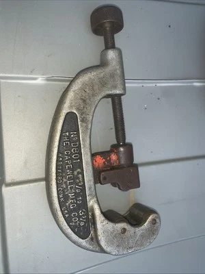 Vintage Armstrong Bros Tool Co. Pipe Cutter 3/8 - 3 Inch - Image 1 of 2