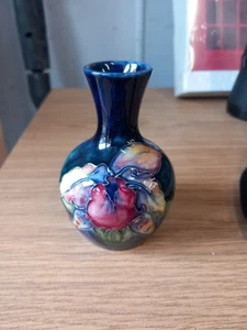 Moorcroft Vase - Orchid - Picture 1 of 3