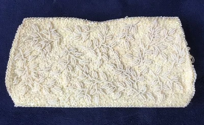 Bolso/cartera de mano de noche vintage La Regale hecha a mano con cuentas y lentejuelas con caja original  Foto 1 de 4