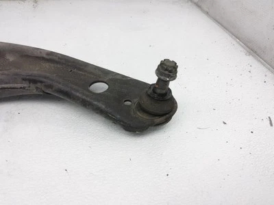 Brazo de control inferior del pasajero delantero Toyota Yaris 2015-2018 48068-09150 *1,5 L Le Foto 1 de 4