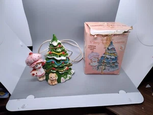 Vintage 1980 Strawberry Shortcake Berry Merry Christmas Ceramic Lighted Tree Box - Picture 1 of 16