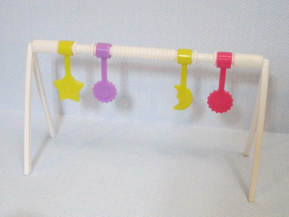 Muñeca Barbie Krissy Stroll n Play 2001 bebé juguetes colgantes para cochecito conjunto-guardería Foto 1 de 1