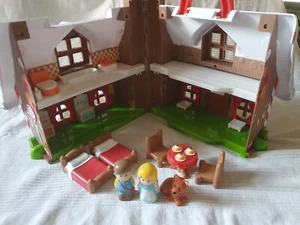 Casa de pan de jengibre ELC Happyland + figuras + muebles - Imagen 1 de 7