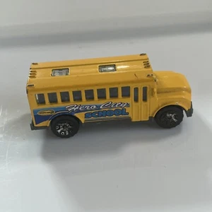 Matchbox Hero City Elementary Bears School Bus, Yellow, NIB, 1/64 - Picture 1 of 5