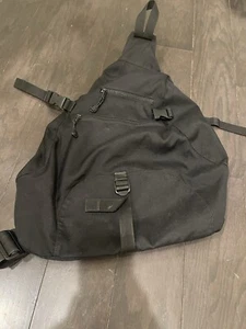 Vintage GAP Sling Bag Black Single Strap Cell Phone Pocket Shoulder Backpack Y2K - Picture 1 of 9