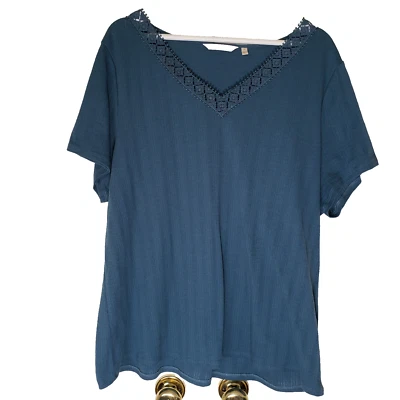 Camisa Soft Surroundings para mujer 1X manga corta verde cuello en V con acento de encaje Foto 1 de 4