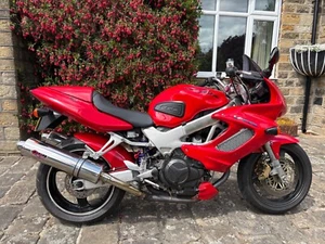 Honda VTR1000F Firestorm lowered to 30.5", Full MOT, ONLY 11700 Miles - Picture 1 of 24