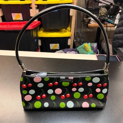 Lindo bolso de hombro Kate Spade New York Cherry Dot Baguette negro rosa verde 11x5 Foto 1 de 4