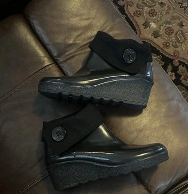 Sperry Black Ankle Rain Boots With Anchor Button Woman’s  Size 9 - Image 1 of 4