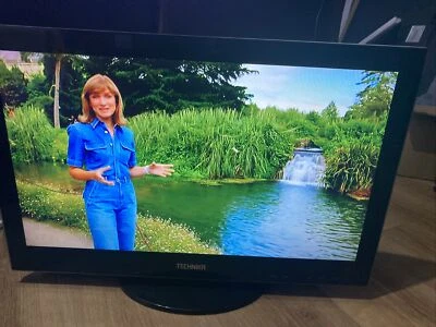 Technika LCD24-620 LCD Colour TV - Image 1 of 4