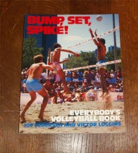 1986 BUMP SET SPIKE VOLLEYBALL COACH BOOK JOE PEDERSON VICTOR LOGGINS ILLUSTRATE - Foto 1 di 12