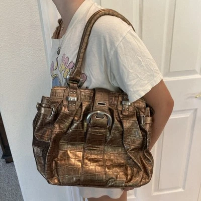 Bolso de mano B.Makowsky bronce con textura de cocodrilo, 12" x 10" Foto 1 de 4