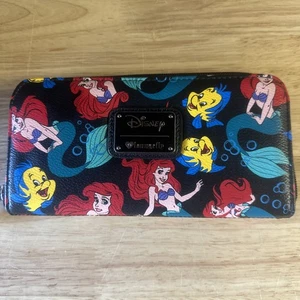 Loungefly x Disney Die kleine Meerjungfrau Arielle Flunder Long Zip Geldbörse - Schwarz - Bild 1 von 4