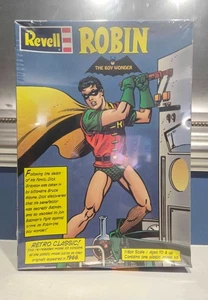 ROBIN The Boy Wonder Revell Model Kit Sealed 1999 1:8 Scale 85-3637 ~ NEW ~ - Picture 1 of 2