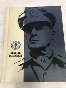 General  Douglas MacArthur People of Destiny Book 1967 With Iwo Jima Flag Photo - Bild 1 von 5