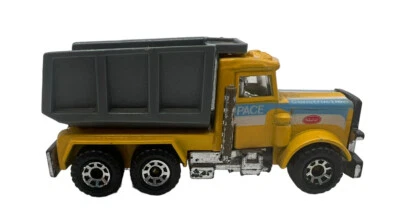 Matchbox Peterbilt PACE CONSTRUCTION yellow Dumper 1981 Dump Truck 1:80 Macau - Image 1 of 4