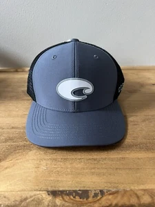 Sombrero de camionero de rendimiento con logotipo de Costa Del Mar gris/negro a presión ¡nuevo! - Imagen 1 de 2