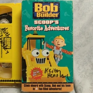 Bob The Builder - Scoop's Favorite Adventures VHS 2003 Yellow Tape Kids Cartoon - Imagen 1 de 3