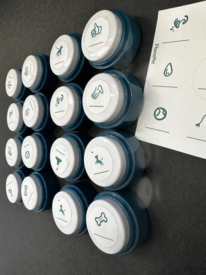 Botones básicos FluentPet - Juego de 24 con pegatinas y puede necesitar pilas LR44 nuevas Foto 1 de 4