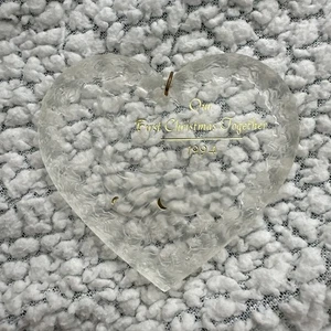 1994 Hallmark Andenken Ornament UNSER ERSTES GEMEINSAMES WEIHNACHTEN Acryl Herz verpackt - Bild 1 von 5