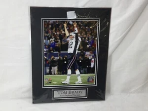 Foto enmarañada de los New England Patriots Tom Brady apuntando a casa 11x14 (5A) - Imagen 1 de 1