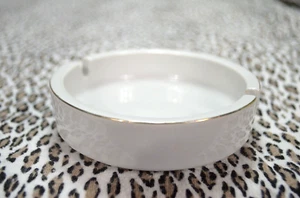 ASHTRAY SPECIALTY CO "Chaperone Your Cigarette" Porcelain Tobacciana Ashtray NOS - Picture 1 of 7