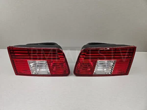 NEW GENUINE DEPO BMW E39 TOUR LCI REAR LIGHT IN TRUNK LID PAIR 6900217 & 6900218 - Picture 1 of 16