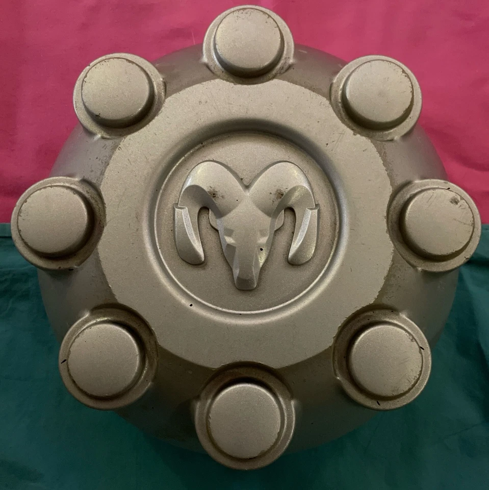 Tapacubos central Dodge Ram Silver 1500 2500 3500 Power Wagon OEM 2003-2012 Foto 1 de 4