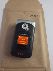 Sony Ericsson W300i - Black (Unlocked) Retro Flip Fold Mobile Phone - Picture 1 of 3