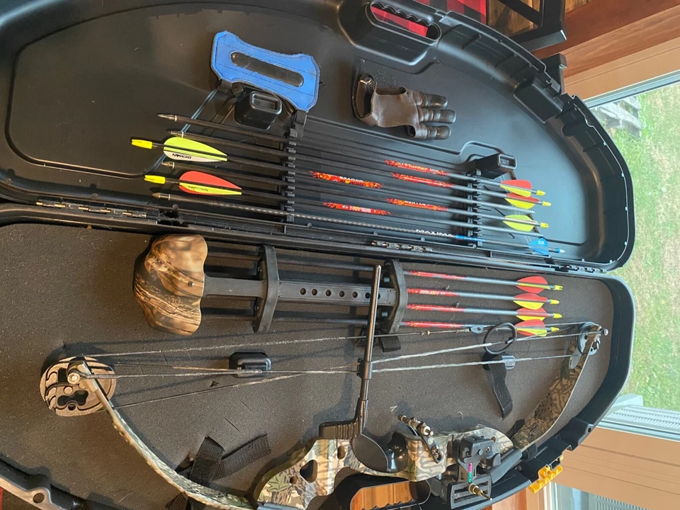 youth compound bow used PSE Spider 27 draw , right handed. Lightly used - Image 1 of 4