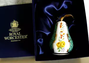 ROYAL WORCESTER The Connoisseurs Collection - PEAR CANDLE SNUFFER - Green Imari - Picture 1 of 4