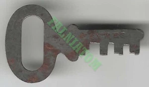 Llave plana Sykes vintage - aproximadamente 1,5" de largo - Imagen 1 de 1