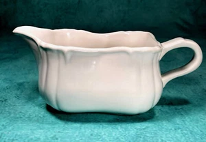 LOUCARTE White Leaf Embossed Gravy/Sauce Boat Made in Portugal NOS PERFECT - Picture 1 of 10