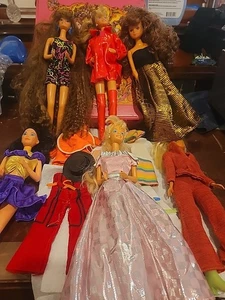 6 VTG Barbie Lot/Doll Clothes Accessories Shoes SIX Asst Dolls/ Case R496 - Picture 1 of 24